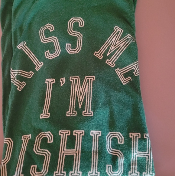Men's medium Kiss me I'm irishish tshirt - Picture 4 of 5